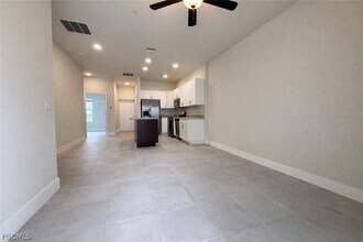 3221 SW 8th Pl in Cape Coral, FL - Building Photo - Building Photo