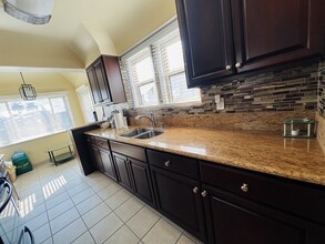 1301 S Rimpau Blvd, Unit Duplex in Los Angeles, CA - Building Photo - Building Photo