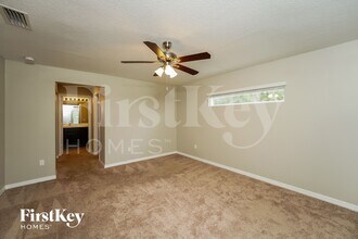 2450 SW Madiera St in Port St. Lucie, FL - Foto de edificio - Building Photo