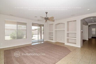 5405 W Siesta Way in Phoenix, AZ - Foto de edificio - Building Photo