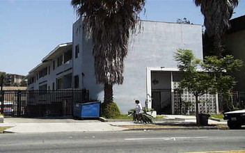 410 S Commonwealth Ave in Los Angeles, CA - Building Photo - Building Photo