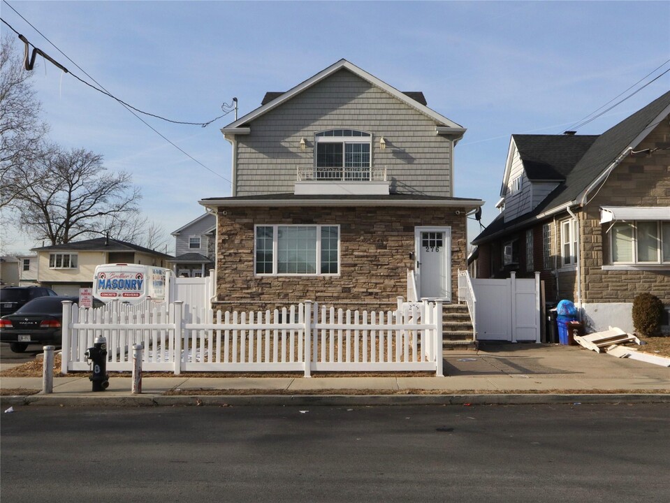 276 Van Name Ave in Staten Island, NY - Building Photo