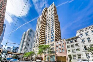 200 N Jefferson St in Chicago, IL - Building Photo