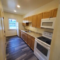 302 Silver St, Unit 304.5 in Bennington, VT - Building Photo