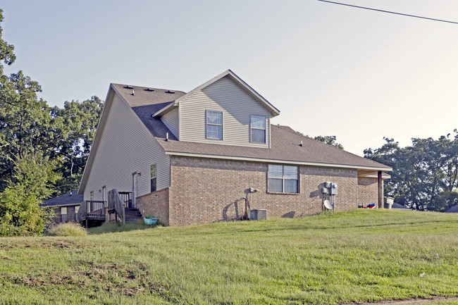 1961-1976 E Peppervine Dr in Fayetteville, AR - Foto de edificio - Building Photo