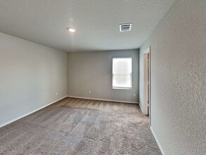 10618 Varmus Dr in Converse, TX - Building Photo - Building Photo