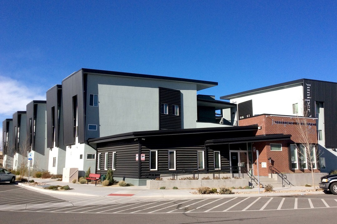 Juniper Village in Reno, NV - Foto de edificio