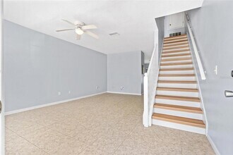 6025 Osprey Lake Cir in Riverview, FL - Building Photo - Building Photo