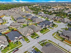 15114 Winthrop Manor Way in Cypress, TX - Foto de edificio - Building Photo