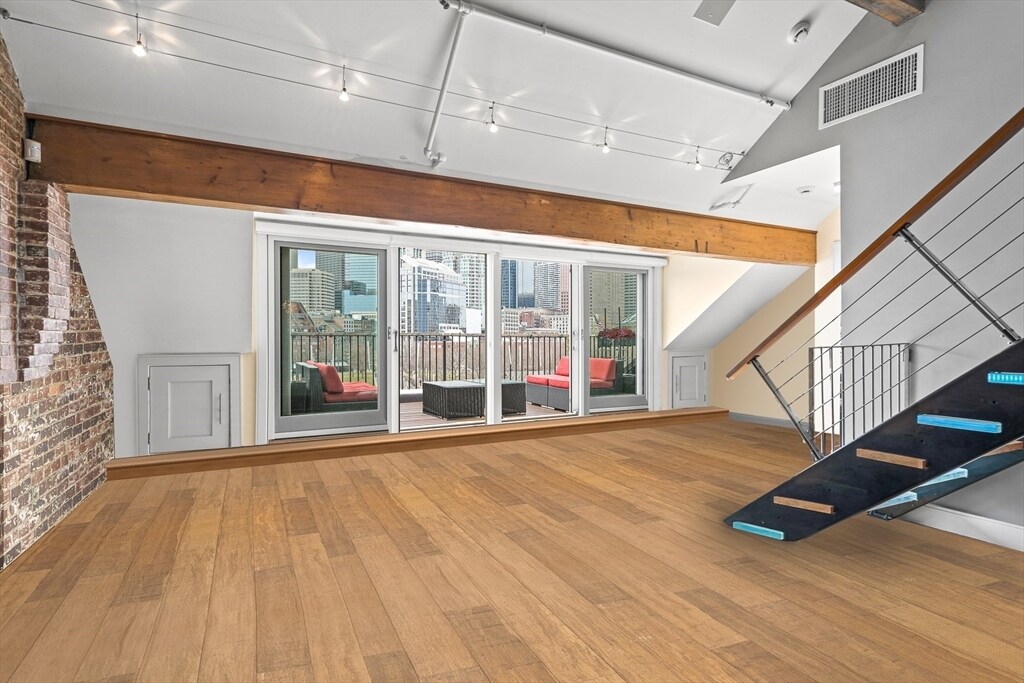 39 Commercial Wharf in Boston, MA - Building Photo