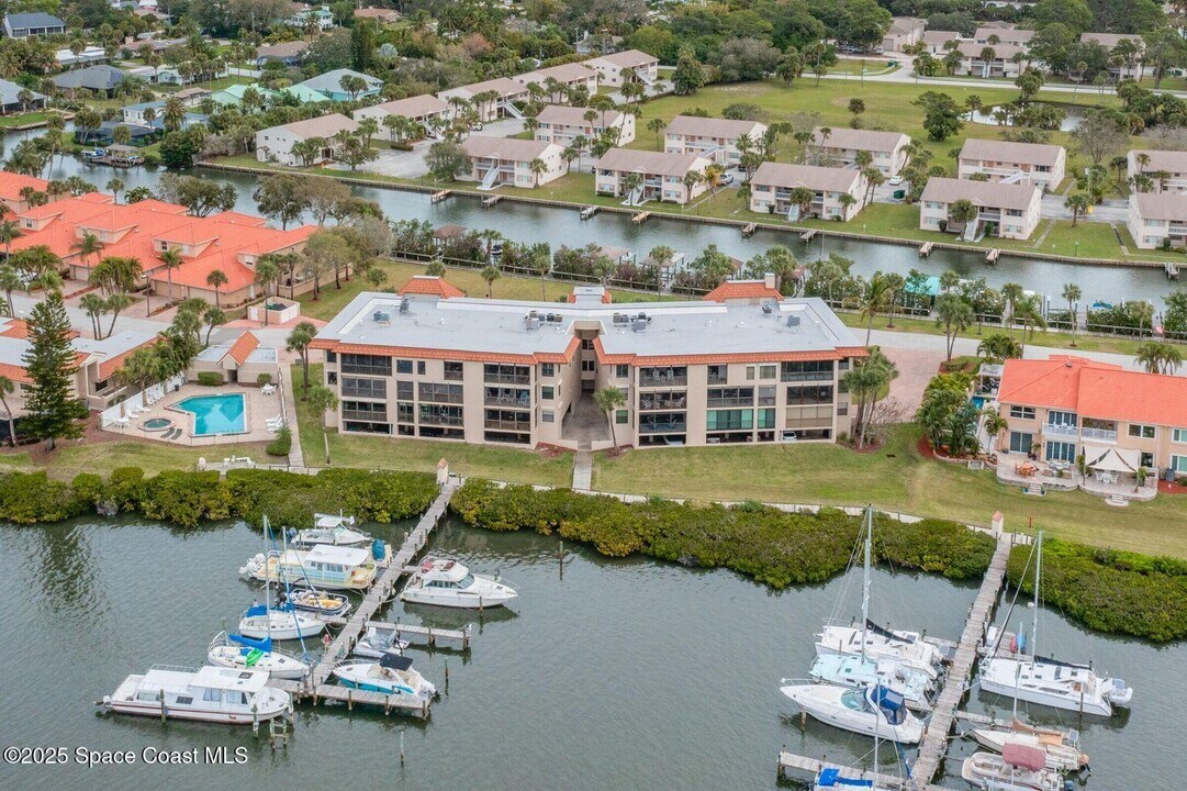 18 Marina Isles Blvd in Indian Harbour Beach, FL - Building Photo