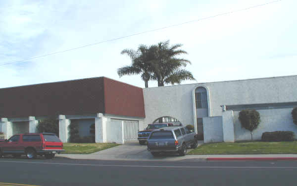 1020 N H St in Oxnard, CA - Foto de edificio - Building Photo