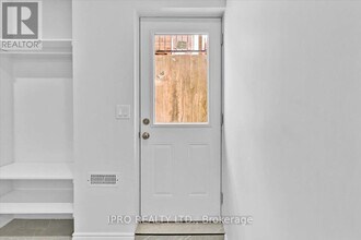 3107 Streamwood Pass in Oakville, ON - Building Photo - Building Photo