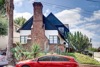 2564 W 5th St in Los Angeles, CA - Building Photo - Building Photo