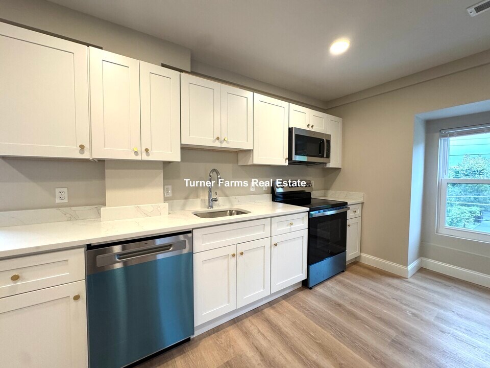 73 Washington St, Unit 8 in Medford, MA - Building Photo