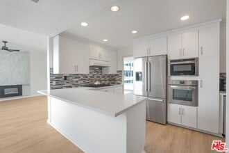17350 Sunset Blvd in Los Angeles, CA - Building Photo - Building Photo