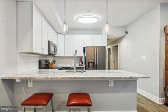 1340 Nicholson St NW in Washington, DC - Foto de edificio - Building Photo