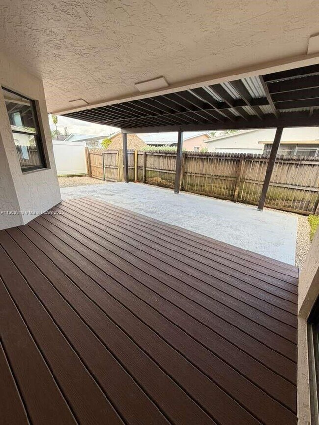 219 SE 8th St in Dania Beach, FL - Building Photo - Building Photo