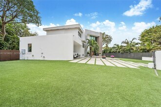 56 Samana Dr in Miami, FL - Building Photo - Building Photo