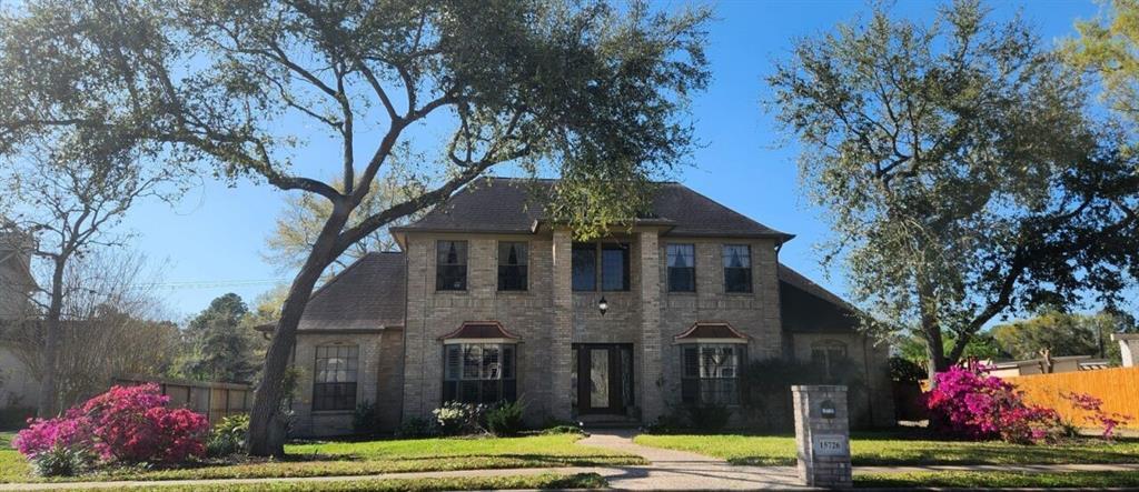 15726 Brook Forest Dr in Houston, TX - Building Photo