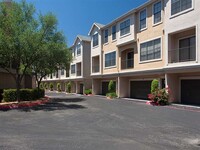 The Quarry Townhomes in San Antonio, TX - Foto de edificio - Building Photo