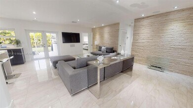 10805 SW 156th Terrace in Miami, FL - Building Photo - Building Photo