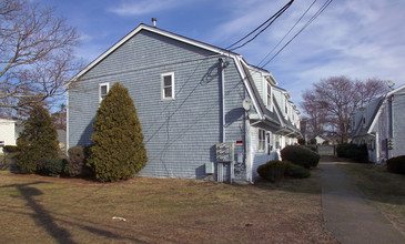 70 Winter St in Hyannis, MA - Building Photo - Building Photo