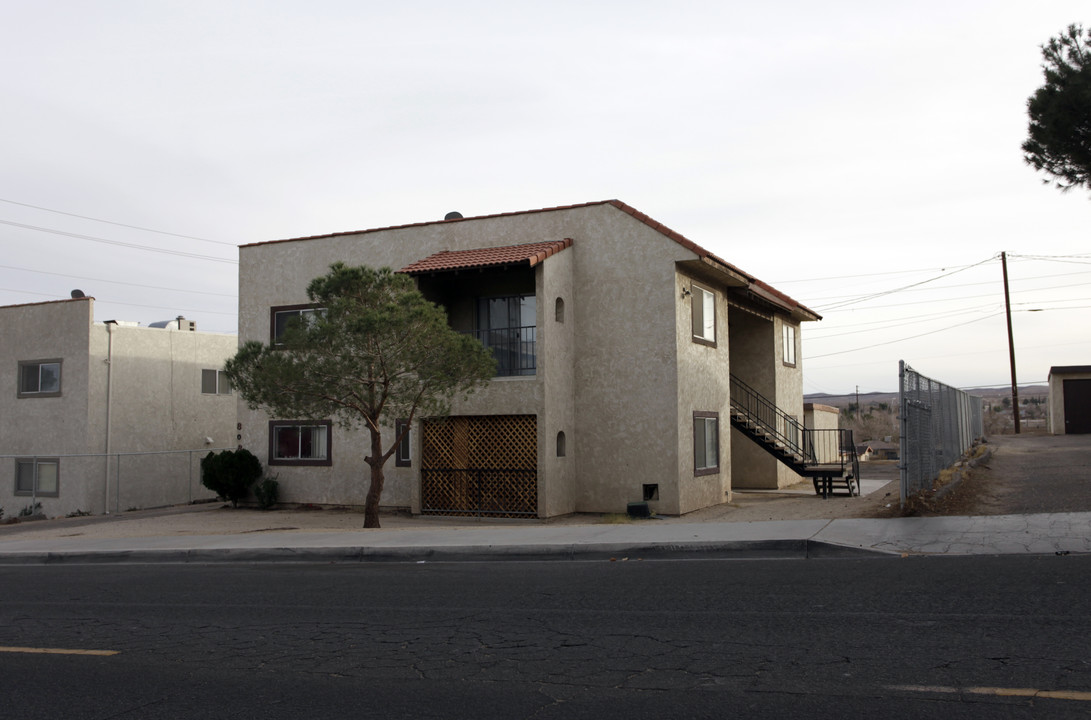 808 E Virginia Way in Barstow, CA - Building Photo