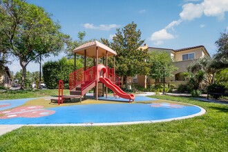 Rancho Monte Vista Apartments in Upland, CA - Foto de edificio - Building Photo