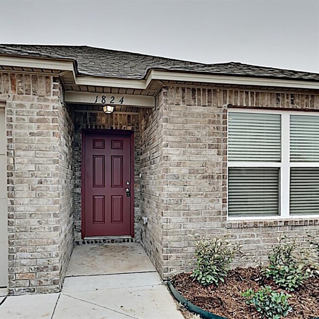 1824 Sloane Dr in Yukon, OK - Building Photo - Building Photo