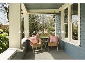 6303 SE Windsor Ct in Portland, OR - Building Photo - Building Photo