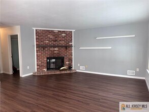 12 Covington Ct in East Brunswick, NJ - Building Photo - Building Photo