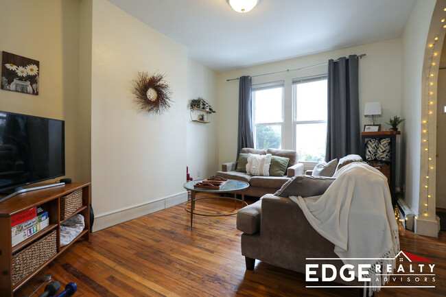 8 Woodmont St, Unit 1 in Boston, MA - Building Photo - Building Photo