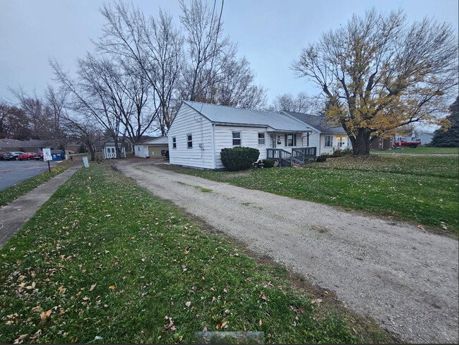 416 Defiance St in Wapakoneta, OH - Building Photo - Building Photo