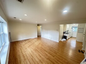 140 Newton St, Unit 5 Apartamentos