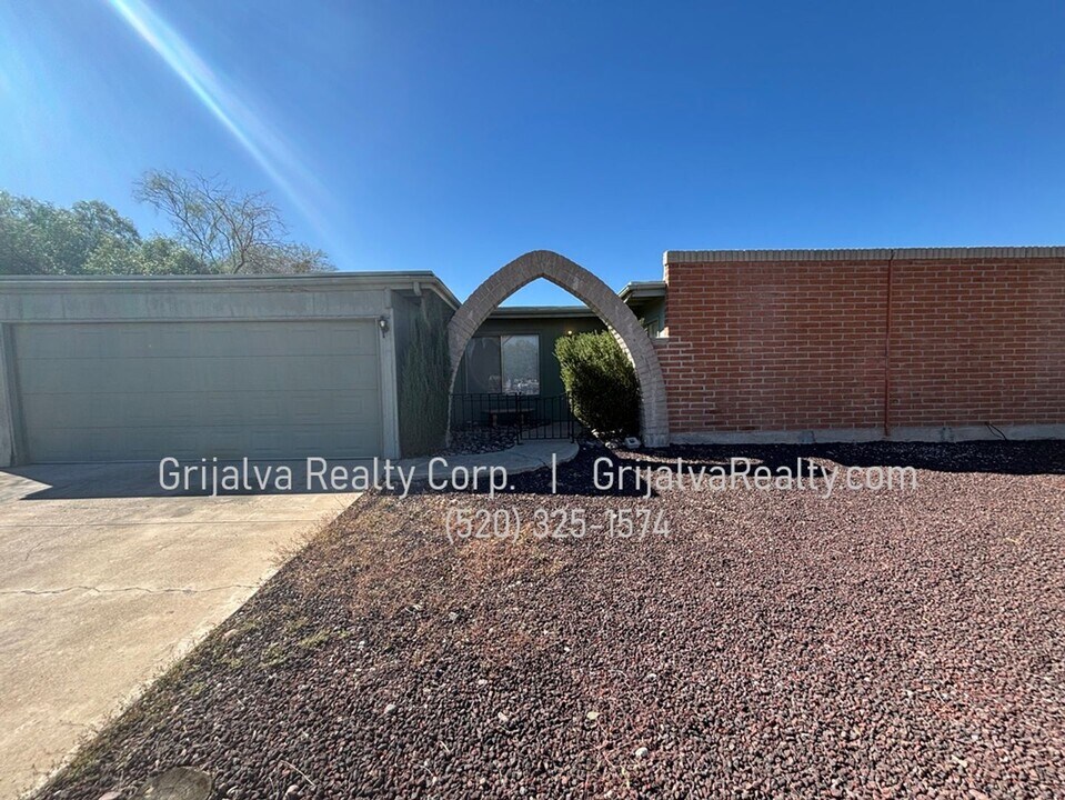 1931 N Camino Pío Décimo in Tucson, AZ - Foto de edificio