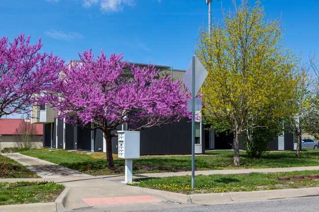 Echo Ridge in Topeka, KS - Foto de edificio - Building Photo