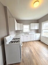 90-92 Boutwell Street, Unit 92 Boutwell Street in Pawtucket, RI - Foto de edificio - Building Photo