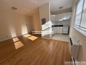 1669 Commonwealth Ave, Unit 33 in Boston, MA - Foto de edificio - Building Photo