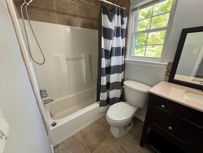558 Leawood Ave in Toms River, NJ - Building Photo - Building Photo