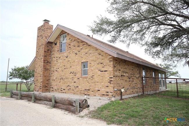 property at 707 Old Seguin Luling Rd