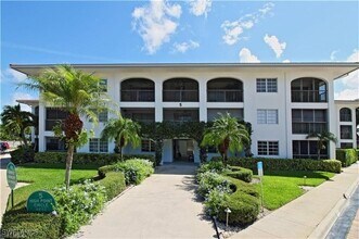 5 High Point Cir W in Naples, FL - Building Photo - Building Photo