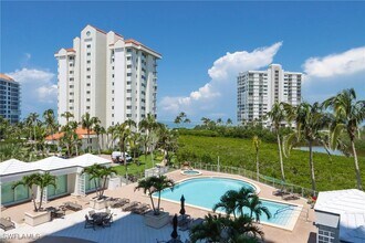 60 Seagate Dr in Naples, FL - Building Photo - Building Photo