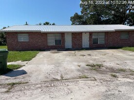 213 Oleander Dr in Palatka, FL - Building Photo