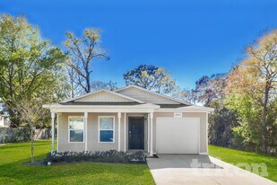 2491 Stanton Ave in Spring Hill, FL - Building Photo