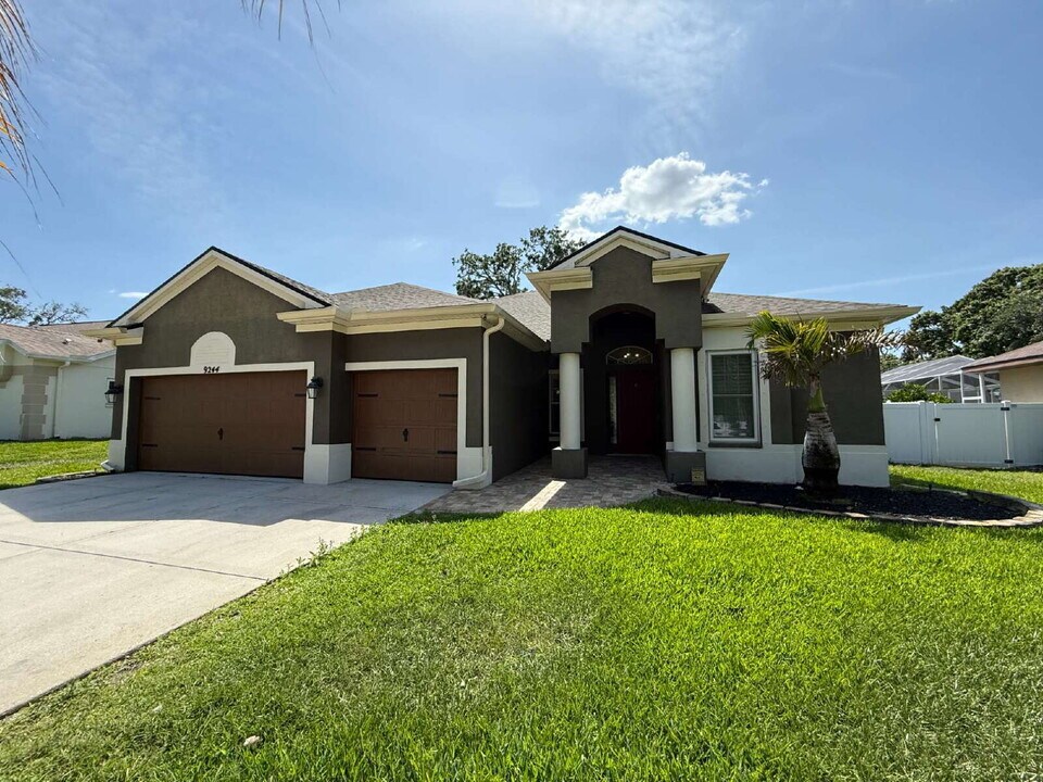 9244 Calle Alta in New Port Richey, FL - Building Photo