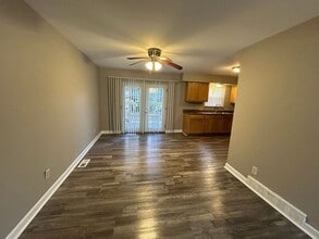 1389 W Galbraith Rd in Cincinnati, OH - Building Photo - Building Photo