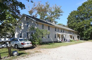 139 Lebanon Ave in Colchester, CT - Building Photo