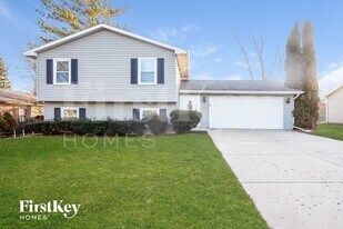 565 Franklin Ave in South Elgin, IL - Building Photo