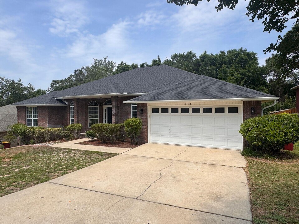 516 Vulpes Sanctuary Loop in Crestview, FL - Building Photo